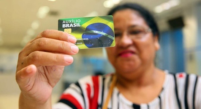 
‘Não queremos estimular o endividamento’, diz Caixa sobre consignado do Auxílio Brasil