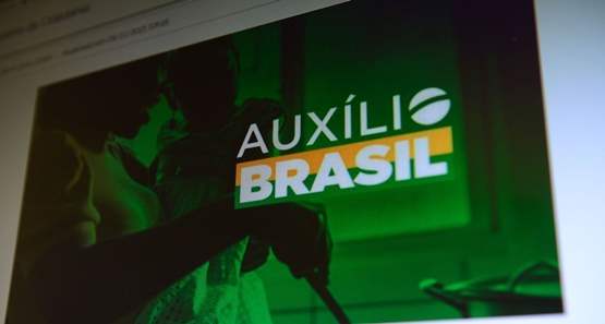 Terceira parcela do Auxílio Brasil começa a ser paga nesta terça-feira 