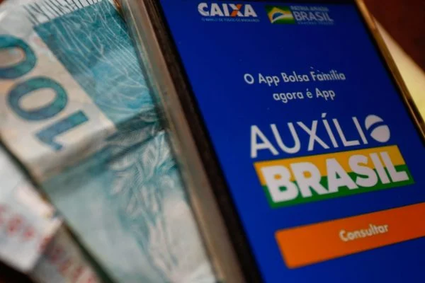 Auxílio Brasil será pago para 556 mil novas famílias em fevereiro, diz ministério da Cidadania