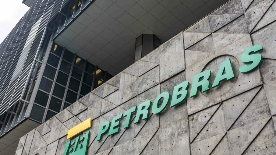 Troca na Petrobras não deve causar efeito esperado nos combustíveis, diz analista 
