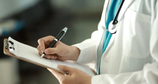 Homens vão menos ao médico que mulheres; campanha Novembro Azul incentiva cuidados