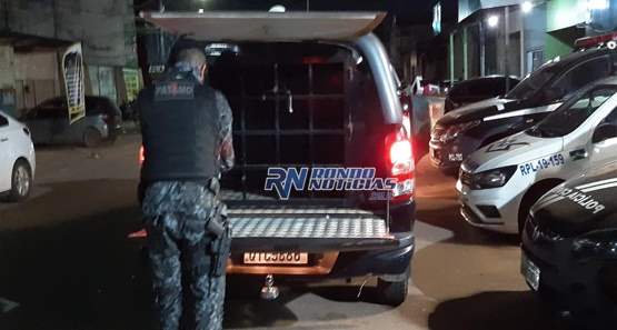 Homem embriagado é preso após agredir esposa com chutes na cabeça
