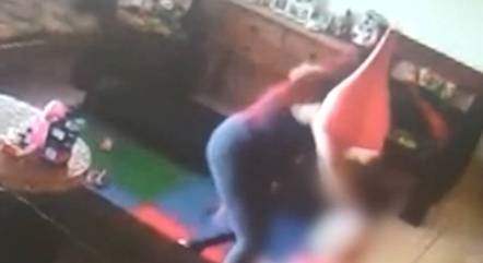 Babá é presa por agredir crianças na cidade de Bom Despacho 
