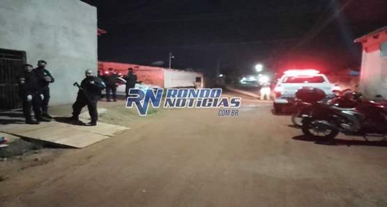 Jovem tem motocicleta roubada, reage e recebe tiros de pistola 380 na zona leste