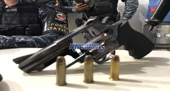Apenado é preso com revólver após intensa perseguição policial
