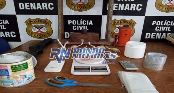 Denarc  prende suspeito de tráfico e prensa usada na compactação de droga