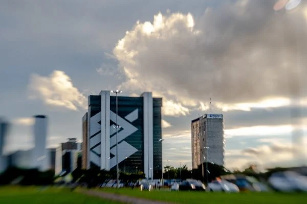 Divulgação de lucro do BB gera comoção nas redes sociais: “Lucros pros bancos, fome pro povo”