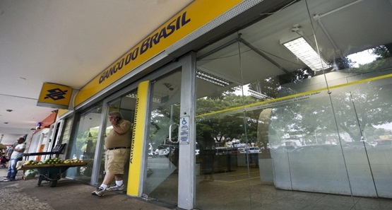 Agências bancárias fecharam na sexta-feira  e só reabrem na segunda
