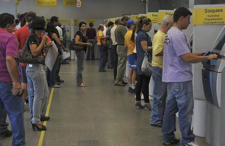 Bancos suspendem expediente no feriado de carnaval 2022; confira canais de atendimento