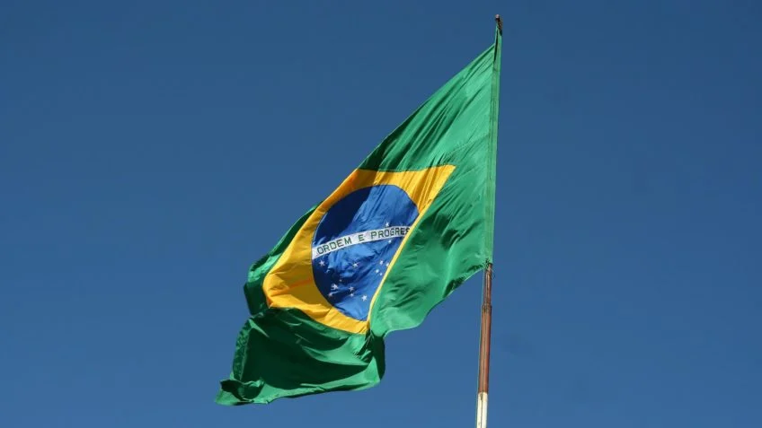 Brasil volta ao top 10 no ranking de maiores economias do mundo, aponta levantamento