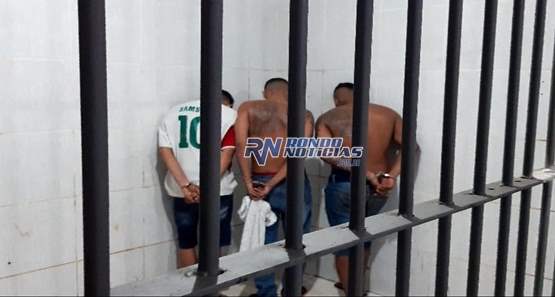 Força Tática da PM prende 03 vendendo droga na zona sul da capital
