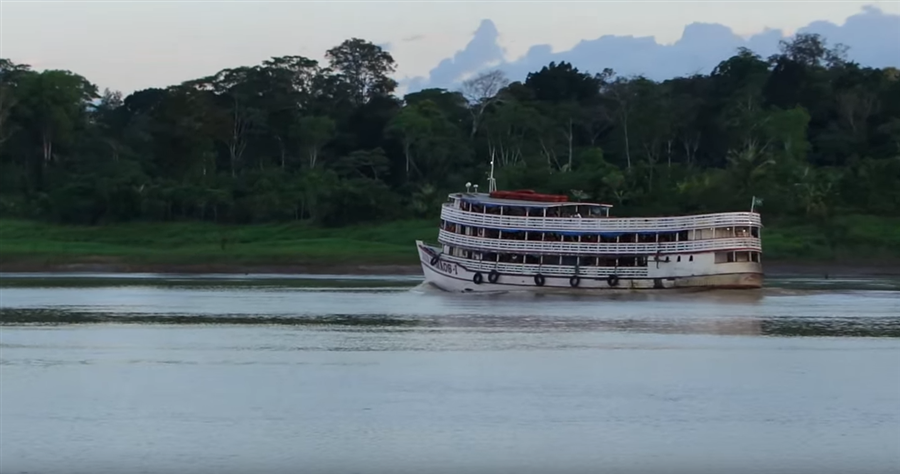 Preso homem que surrou esposa durante viagem de barco 