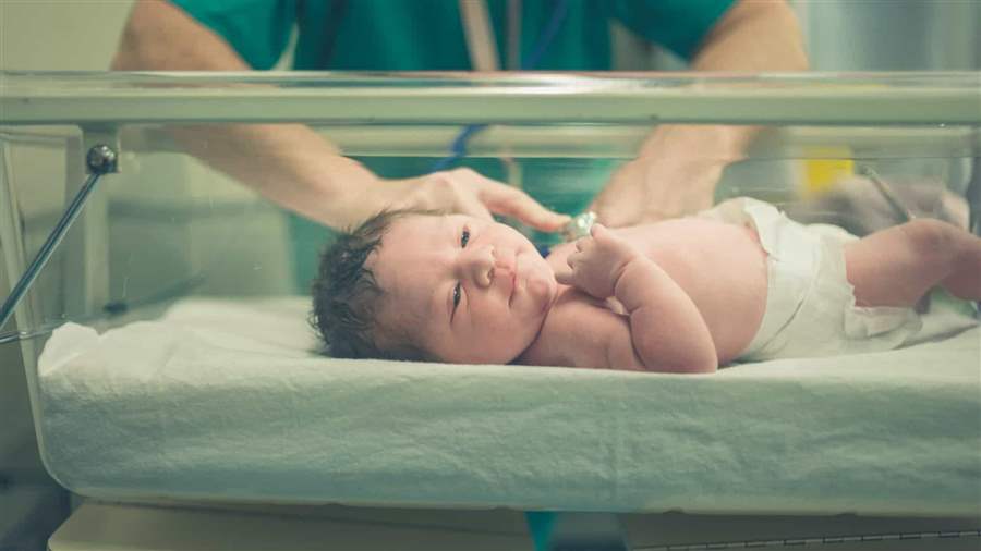 Salário maternidade pode ser estendido para mães em caso de internação
