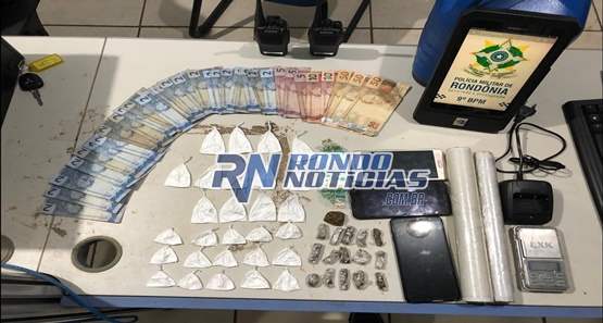 PM estoura  boca de fumo e prende cinco suspeitos, drogas e dinheiro trocado