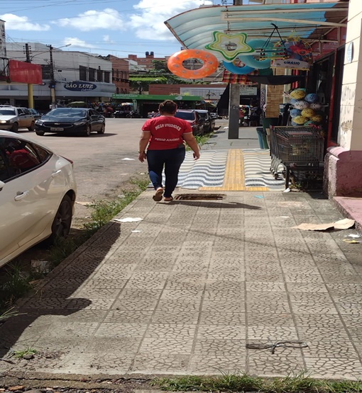 Bueiros sem tampa na zona central oferecem sérios perigos à população 