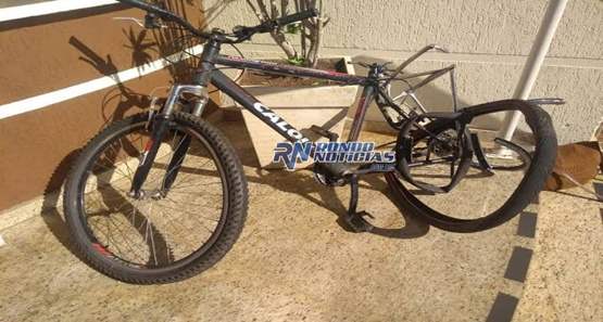 Ciclista é atropelado por motorista de aplicativo após discussão no trânsito
