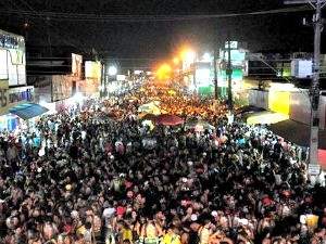 Jovem agride ex após flagra-lá em bloco de carnaval 