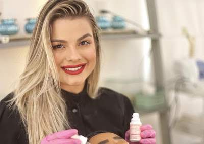 Blogueira é presa por suspeita de vender cosméticos falsificados para todo país