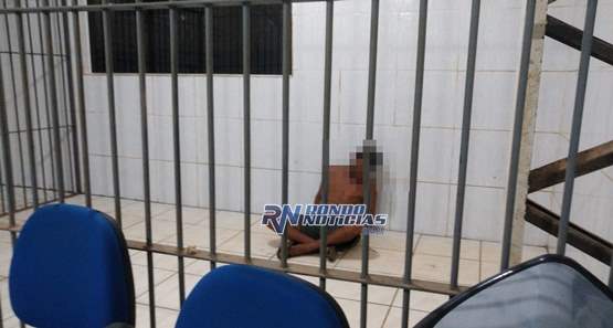 Bandidos  atacam mulher em ponto de ônibus da zona norte e  roubam bolsa e celular 