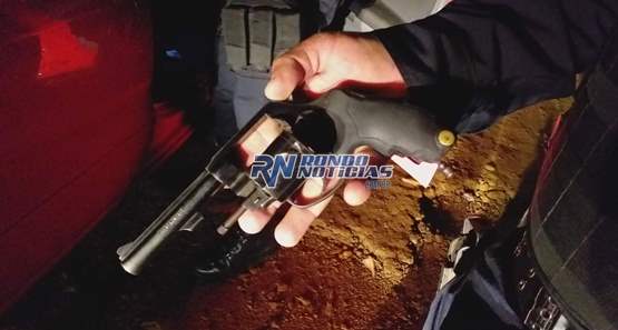 Homem é flagrado com revólver na cintura em frente a boate na capital 
