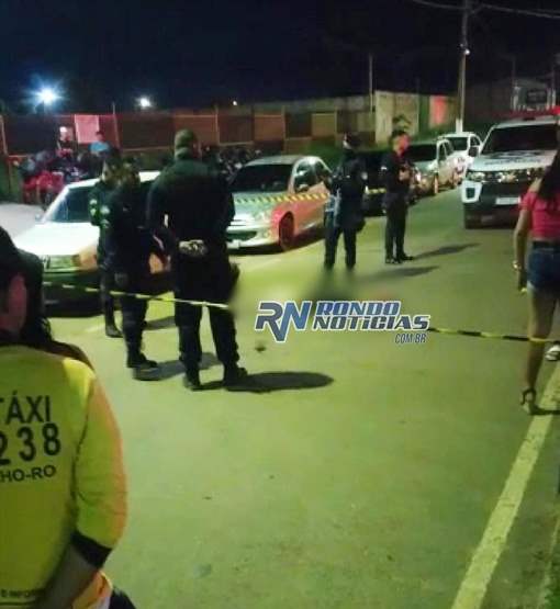 Jovem é executado a tiros por motociclista em frente de boate na capital