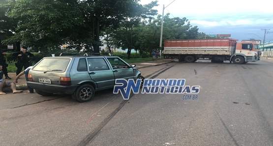 Caminhão boiadeiro quase tomba na Jorge Teixeira após ser atingido por Fiat Uno
