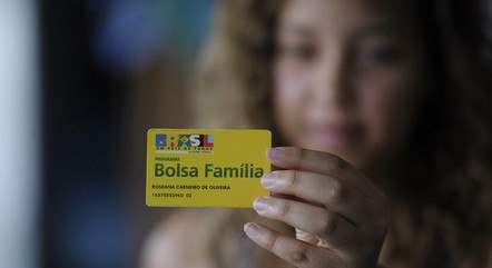 Bolsa Família: beneficiários com NIS final 3 recebem parcela do auxílio
