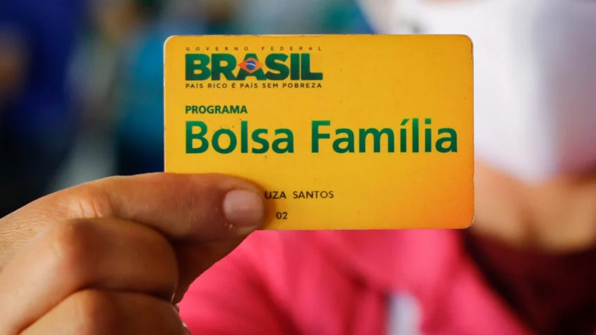 TCU avalia de possíveis irregularidades na troca de cartões do antigo Bolsa Família
