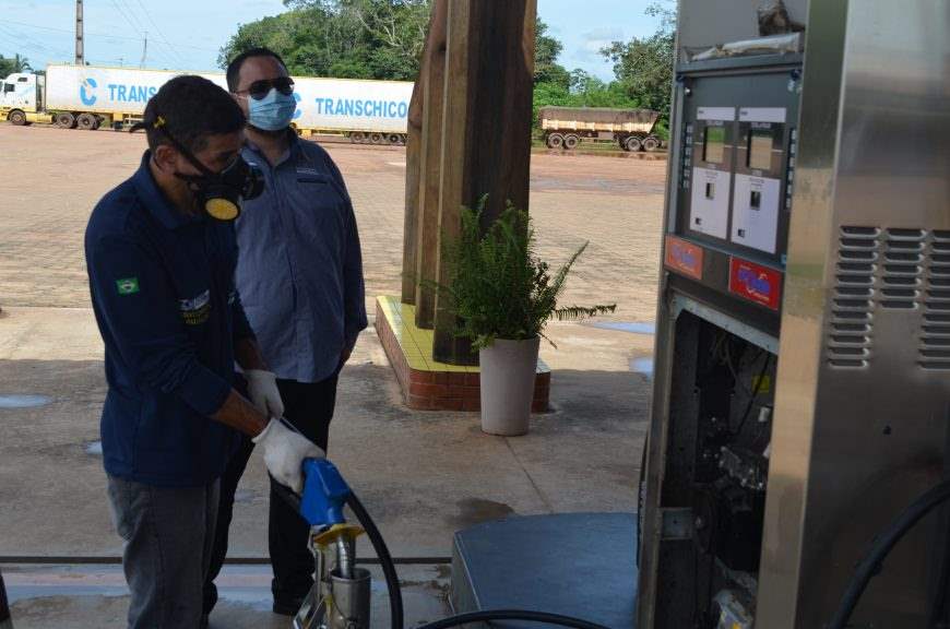 Consumidor pode denunciar irregularidades em postos de combustíveis ao Ipem
