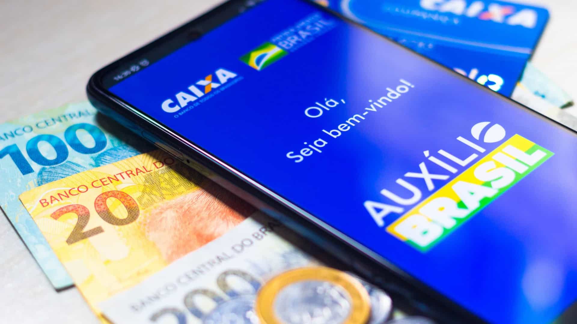 Caixa libera empréstimo do Auxílio Brasil nesta terça, com juros de 3,45% ao mês
