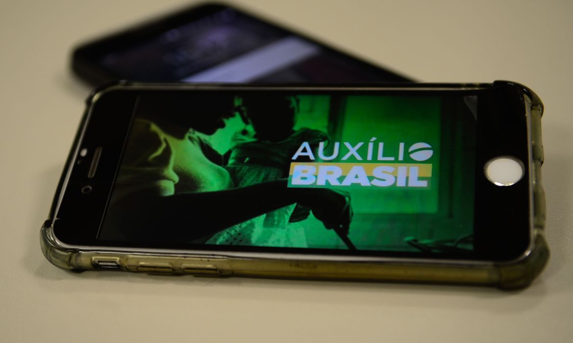 Última parcela de outubro do Auxílio Brasil é paga nesta terça-feira, 25
