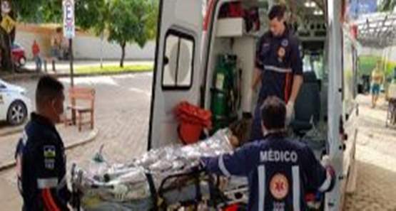 Travesti sofre atentado a tiros em frente a casa da prima na Zona Sul