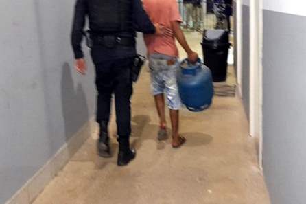 Adolescentes são pegos roubando casas e escondendo furtos na Estrada 'da Areia Branca' 