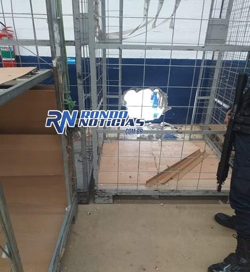 Quadrilha furta pelo menos 30 armas incluindo fuzil em transportadora