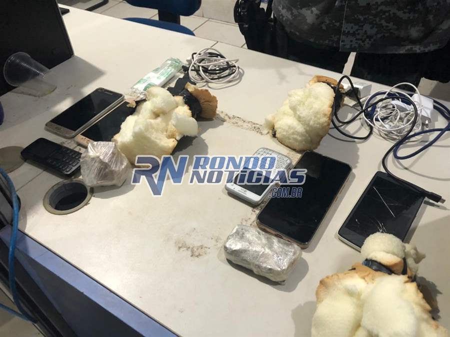 Mototaxista e passageiro são detidos com droga e celulares perto de presídio 
