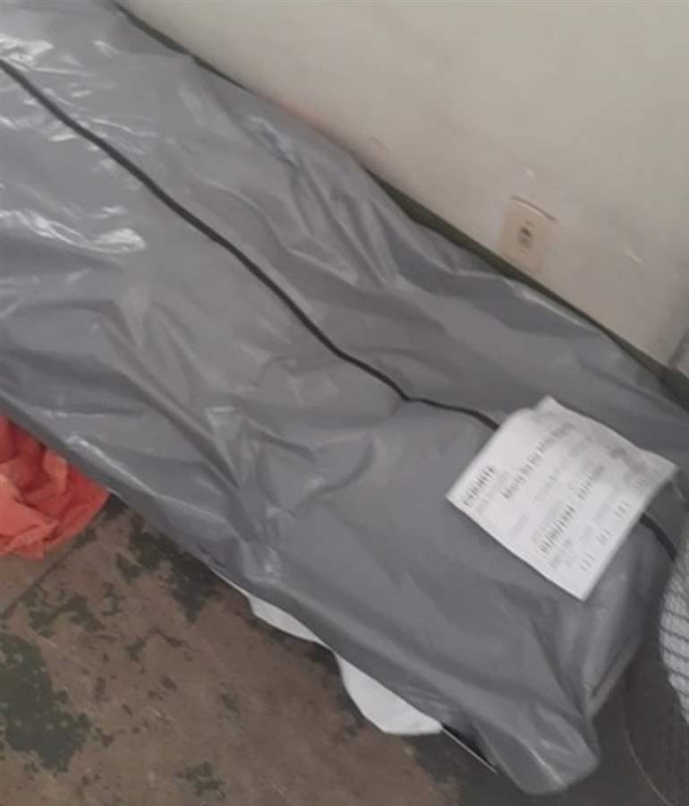 Corpos de vítimas da Covid-19 são deixados no chão e corredores