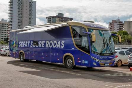 Governo entrega ônibus moderno destinado a atendimentos itinerantes 