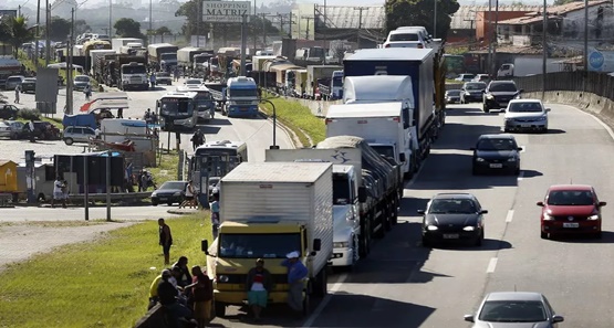 Auxílio de R$ 1 mil para caminhoneiros começa a ser pago em 9 de agosto