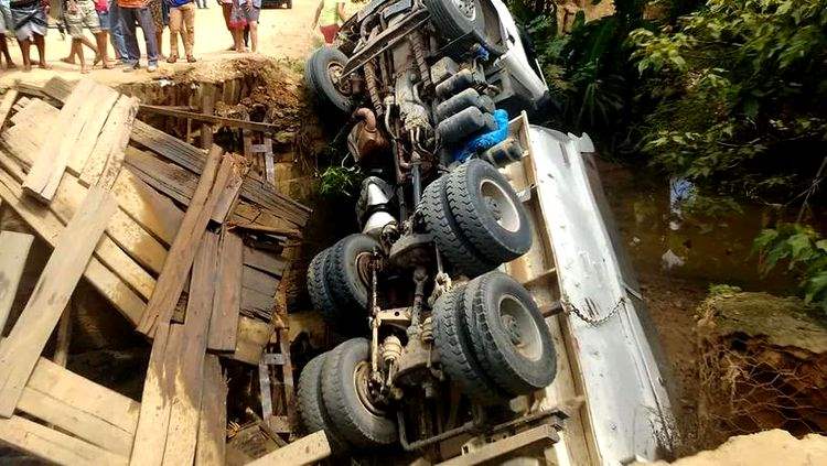 Ponte quebra e motorista de caminhão perde a vida em distrito de Porto Velho