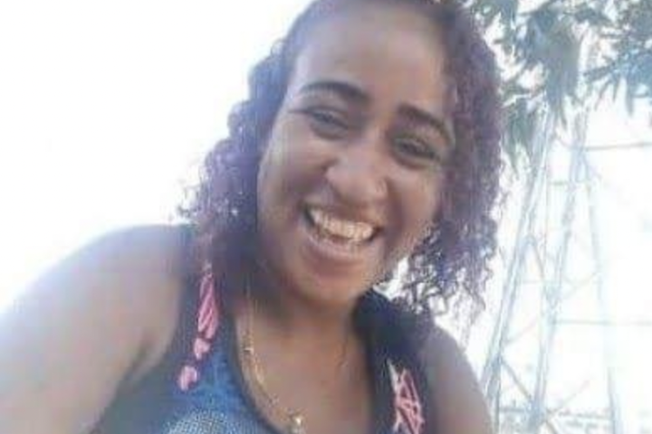 Grávida, vendedora de bombom é espancada até a morte por causa de R$ 25; população se revolta
