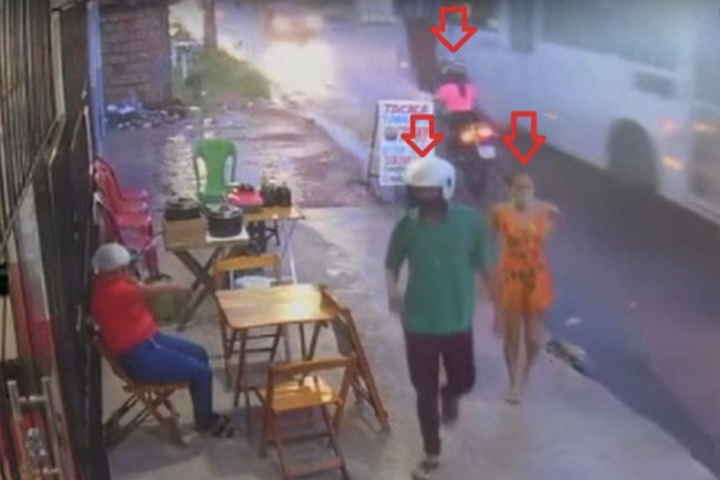 Câmera flagra 'casal do crime' fazendo arrastão em conveniência; veja os vídeos