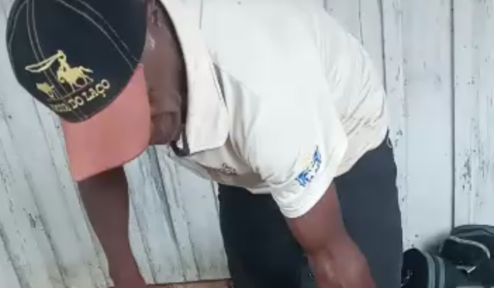 Enlouquecido, filho mata o próprio pai após ser arrastado de boca de fumo; veja o vídeo