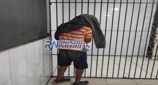 Preso homem com facão que atacou vítimas e roubou celulares e pertences 