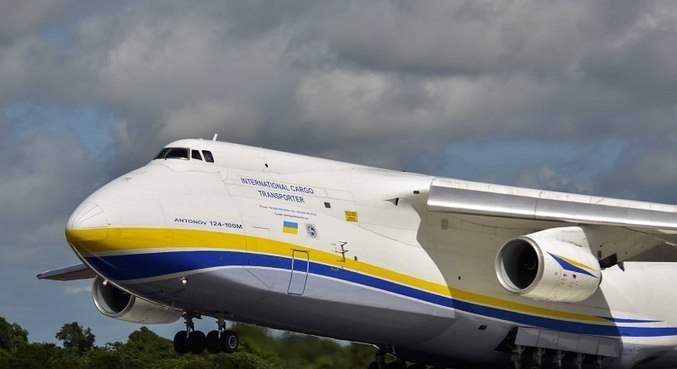 Avião de carga derrapa e sai da pista no aeroporto de Guarulhos
