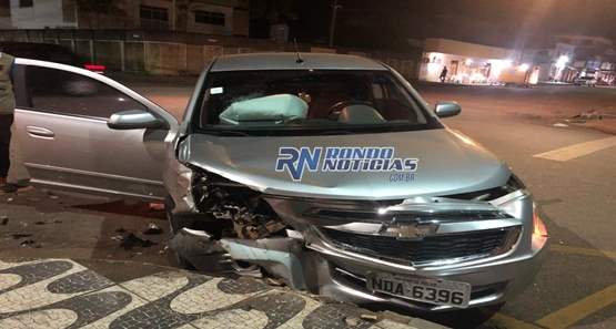 Motorista avança preferencial e causa acidente em cruzamento 