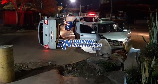 Colisão entre Gol e Polo resulta nos dois veículos destruídos na capital