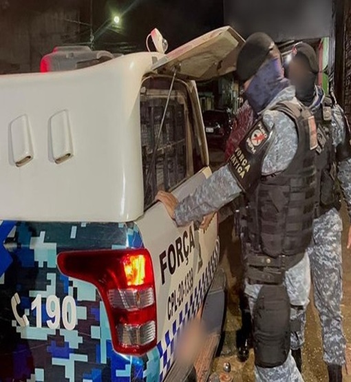 Casal é preso após se desentender no trânsito e arremessar filho para fora do veículo na capital