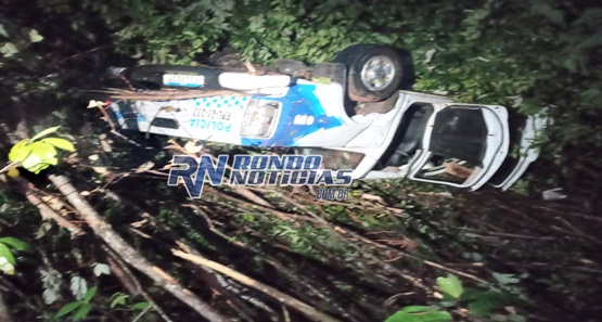Viatura do Nono Batalhão capota na BR-364 perto de Jaci-Paraná