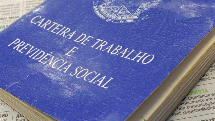 Governo deve reduzir de jornada e adiamento de FGTS e 1/3  sobre férias
