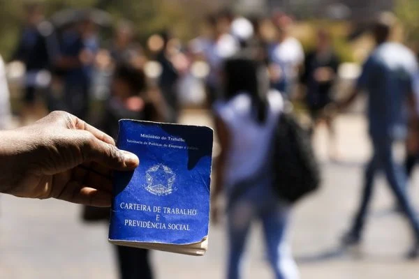Brasil criou 155 mil vagas de emprego formal em janeiro, segundo atualizados do Caged